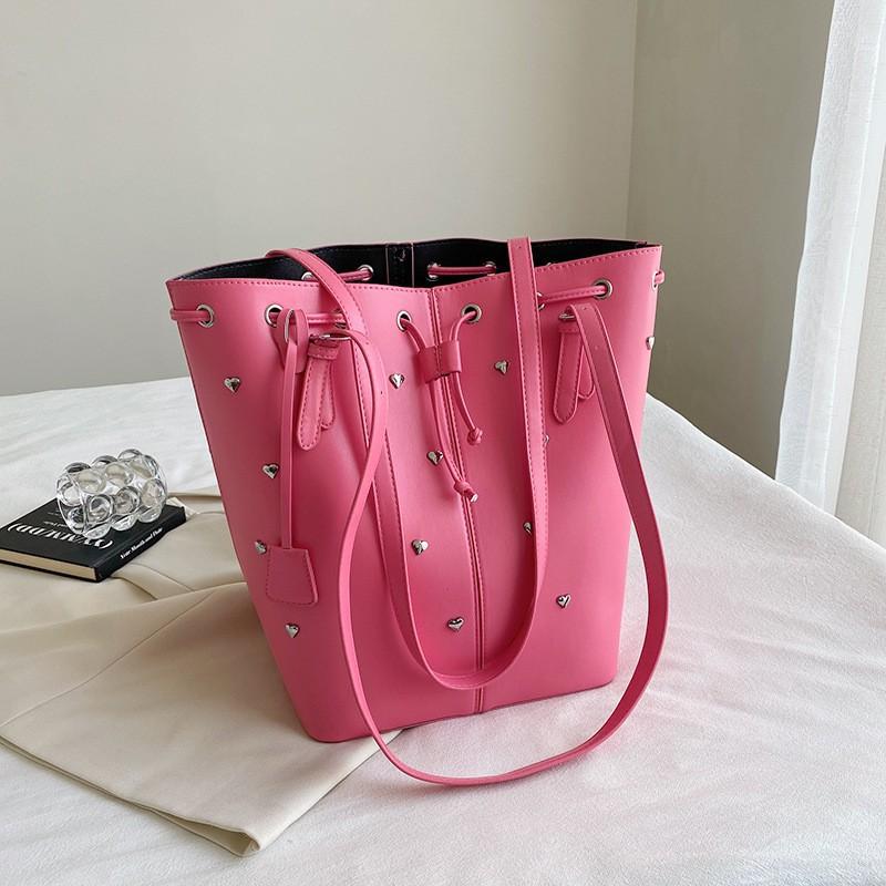 

Large-capacity Three-use Bag Women s Retro Rivet Locomotive Style One-shoulder Underarm Bucket Niche Commuting Backpack рожевий