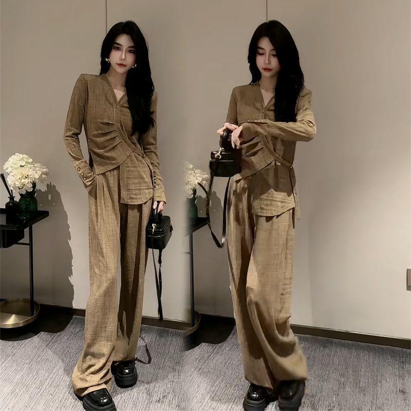 Damenmodeanzug Herbst 2024: Unregelmäßiges Oberteil & Weitbeinige Hose Zweiteiler