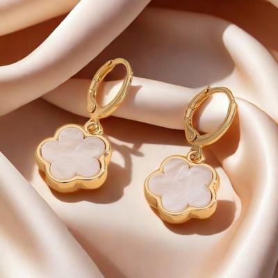1PAIR European and American New Lucky Grass Earrings, Sweet, Exquisite, Fashionable and Simple Five-leaf Flower Earrings for Women