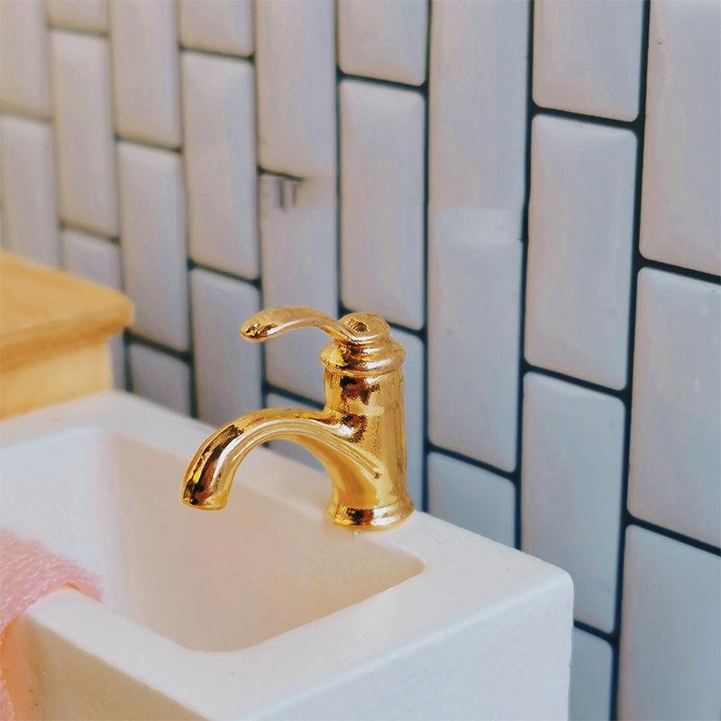 1 Pcs Bathroom Model Decor Toy Accessories Miniature Simulated Bathroom Golden Mini Faucet Model Toys 1/12 Scale Dollhouse