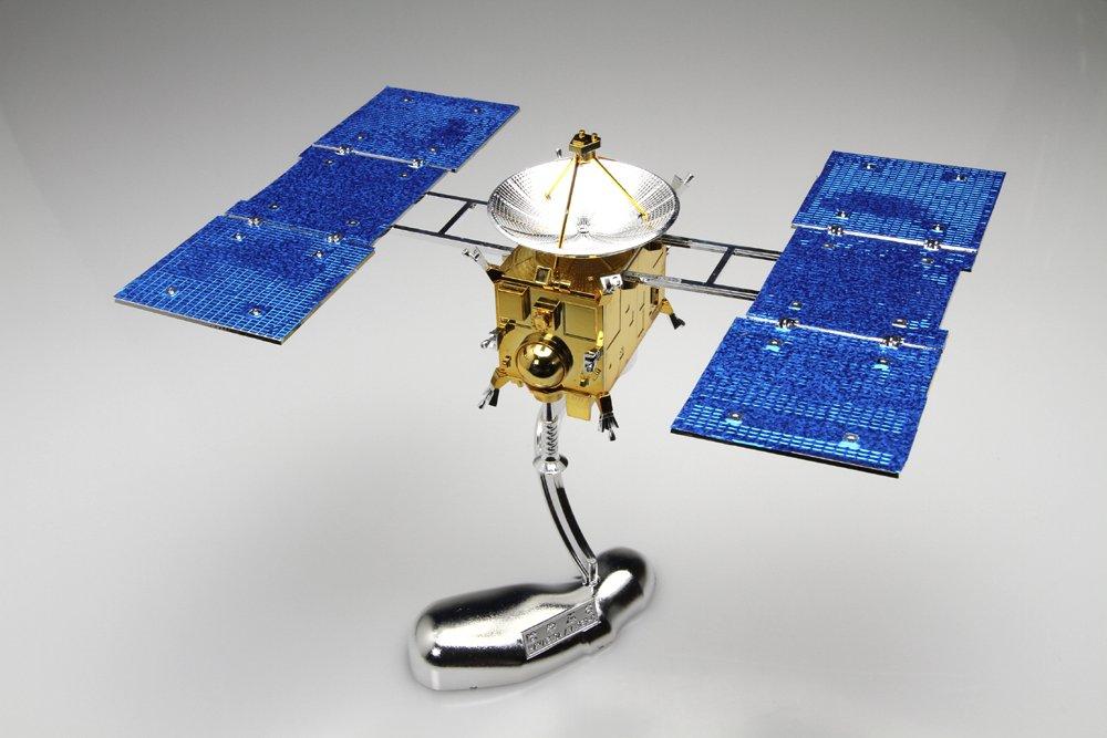 Aoshima Bunka Kyozai Space Craft Asteroid Explorer Hayabusa Special Plated Version 1/32