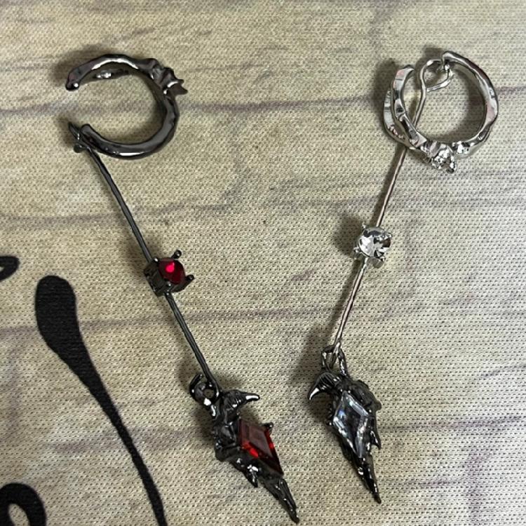 Mysterious Animal Ear Cuff Clip On Dark Jewelry Unisex Gothic With Rose Detail Stylish Eardrop Earhook Pendant Gift