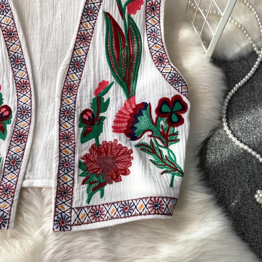 Crochet Top Embroidery Floral Tank Tops Knitted Women V-neck Folk Fashion Vest for Women Vintage Plus Size