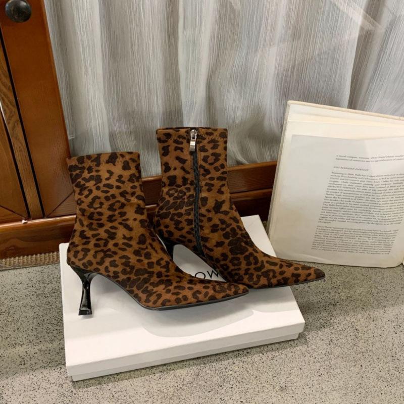 

2025 autumn and winter fashion new boots square head thick heel velvet fabric 39