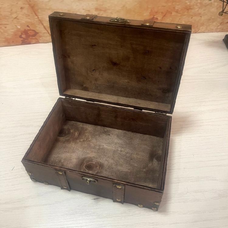 Lockable Wooden Trinket Box with Lock Antique Style Storage Chest for Jewelry Photos Props Display Keepsakes Organiser