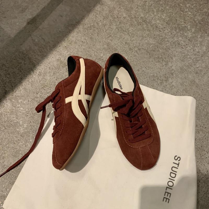 

2025 autumn new fashionable contrasting color lace-up flat-bottom soft baseplate shoes casual retro leopard print Forrest training shoes women 40 красный