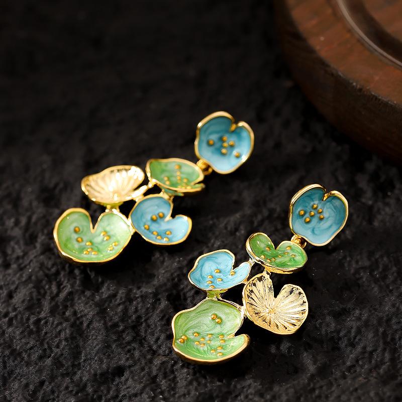 

French retro personalized oil painting wind dripping oil enamel glaze lotus leaf earrings light luxury atmosphere advanced show face thin earrings синий