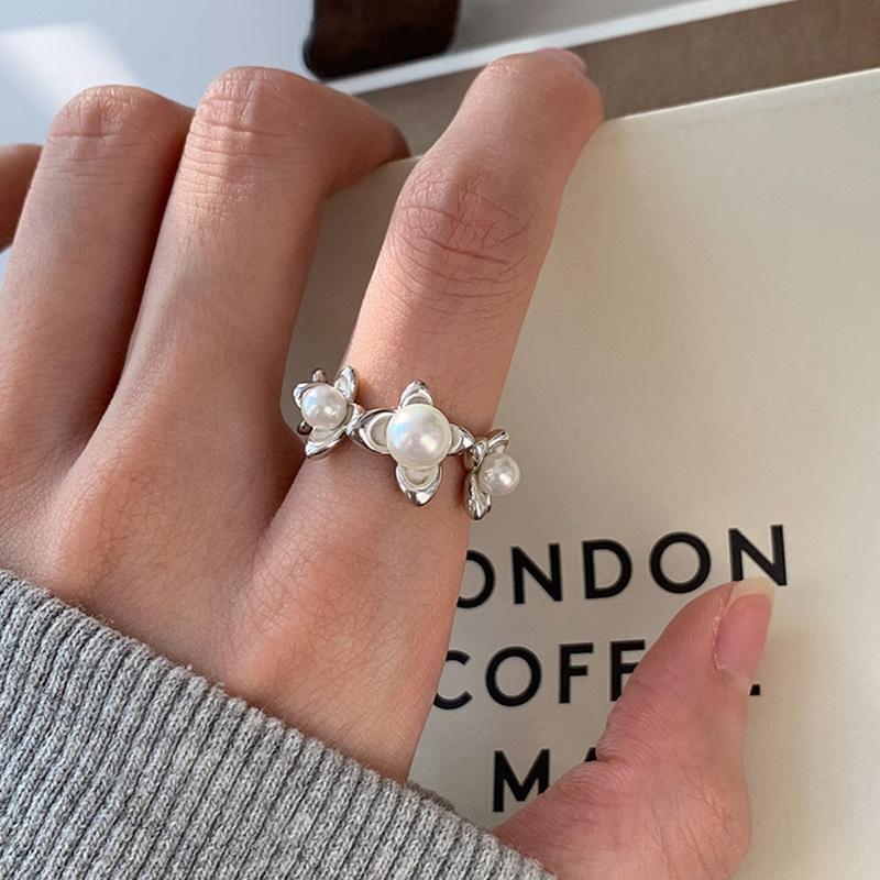 Cold Versatile Aesthetic Butterfly Ring For Women Featuring Elegant Pearl And Adjustable Design