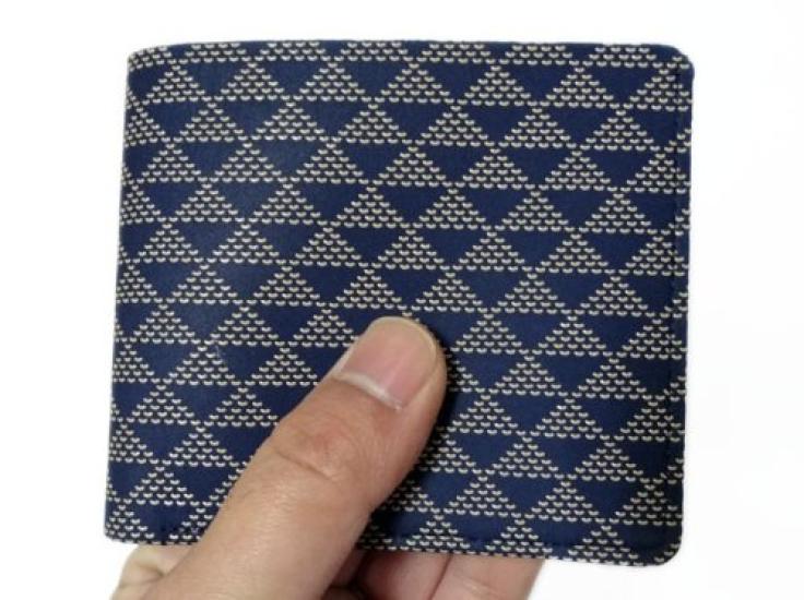 [Inden-ya] Inden Bifold Wallet 2003 Bill Compartment C, Navy Blue Deerskin with White Lacquer, Wave and Scale Pattern