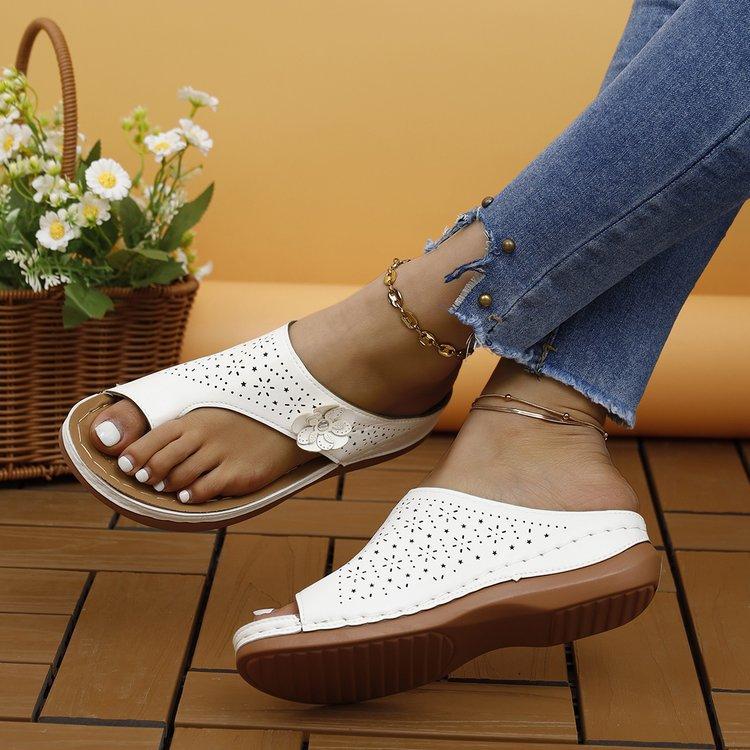 

2024 новые летние европейские и американские женские сандалии с цветочным принтом, пляжная обувь, большой размер, танкетка, удобные сандалии для женщин 35 белый