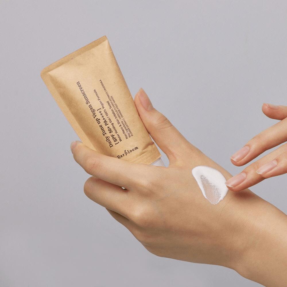 Herbloom קרם הגנה יומי וגאנ טון טבעוני SPF 50+ PA++++ 50 מ"ל