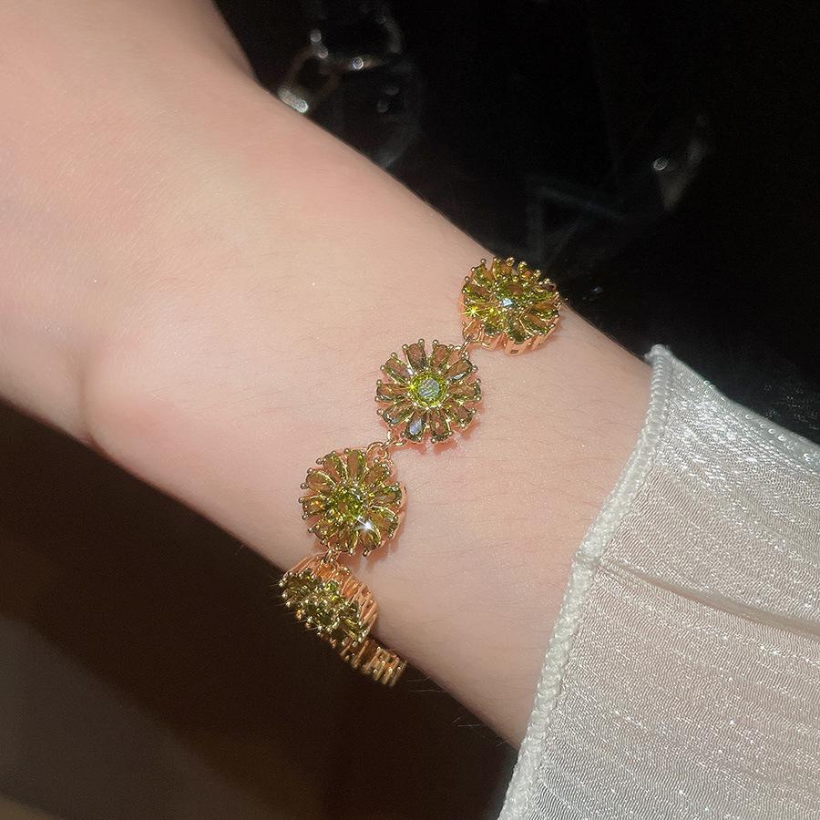 18k Gold Plated Retro Zircon Floral Bracelet – Elegant, Fashionable Hand Jewelry for Women