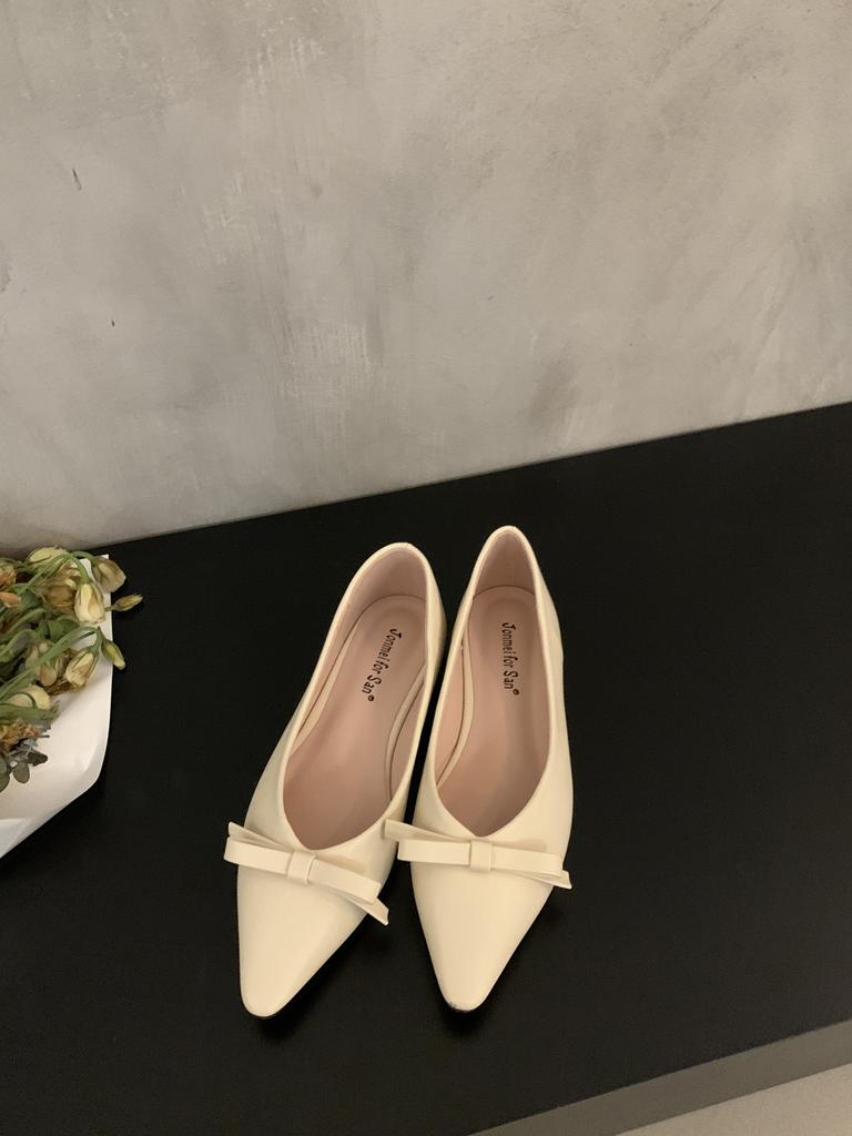 French Pointed Head Bow Patent Leather Flat Bottom Shallow Mouth Single Shoes Female 2025 New Fairy Wind One Pedal Soft Sole Laden Shoes