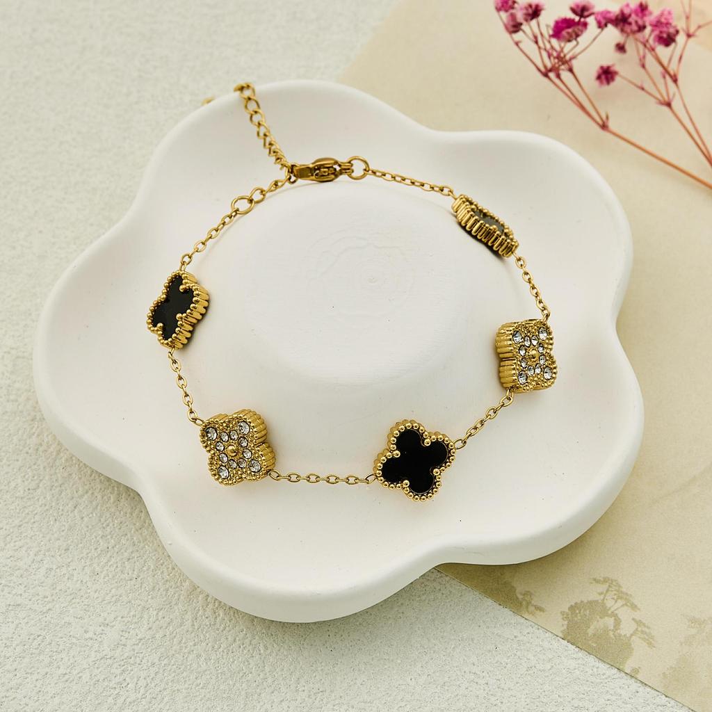 Luxuriöses Edelstahlarmband mit Diamant-Kleeblatt-Design