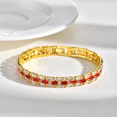 Lyxigt Glittrande Rött Zirkonarmband Guldpläterat Klockarmband Tunga Länkar Armband för Kvinnor Stapelbart Fest Vardags Smycke Gåva