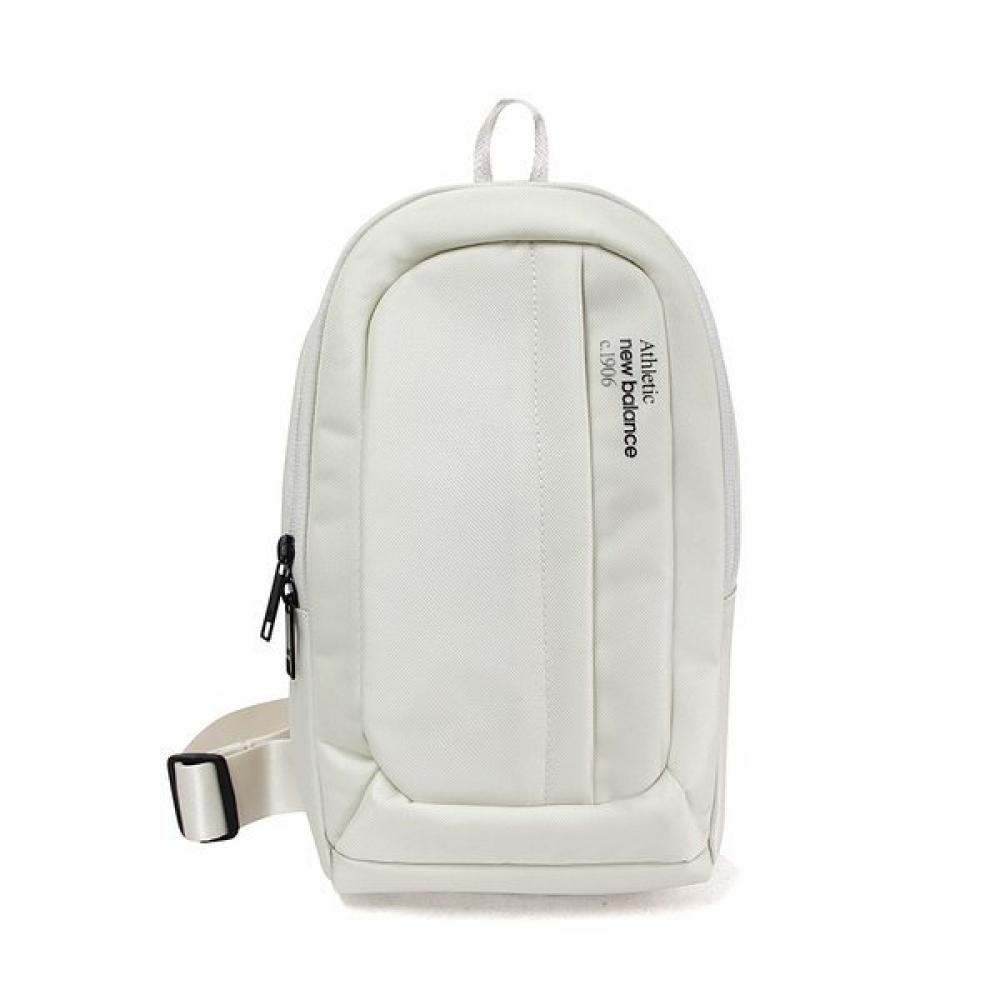 

New Balance Nb New Balance Essentials Recycled Sling Bag Cross Outing Bag Ivory Nbgcdae104 64 NBGCDAE10464:MISC