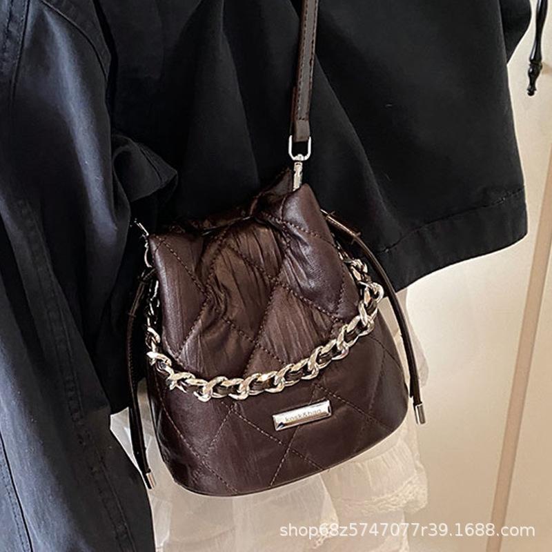 High-end Light Luxury Soft Leather Bag Live Broadcast Super Hot Thick Chain Handbag Diamond Lattice Crossbody Bag 2025 Shoulder Bucket Bag