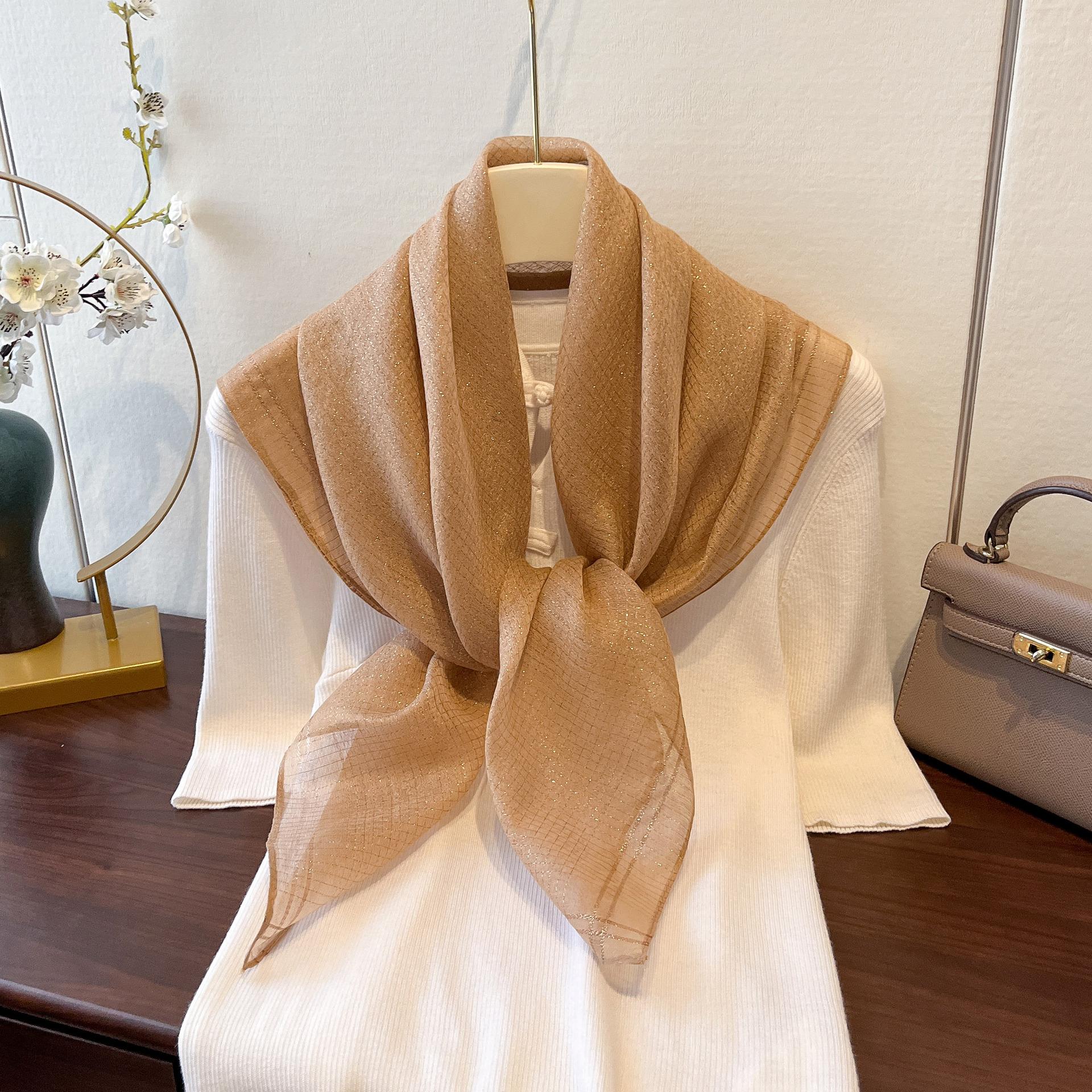 

Новый квадратный шарф из искусственного шелка, дорожный, для помещений с кондиционером, модный аксессуар для защиты шеи, серебристый шелковый шаль в тонкую полоску, универсальный квадратный шарф 90*90cm