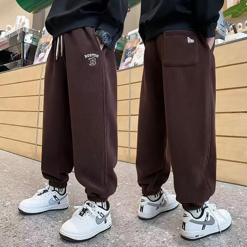 Velké chlapecké trendy jarní tepláky 2025 - Sportovní, volný střih pro chlapce