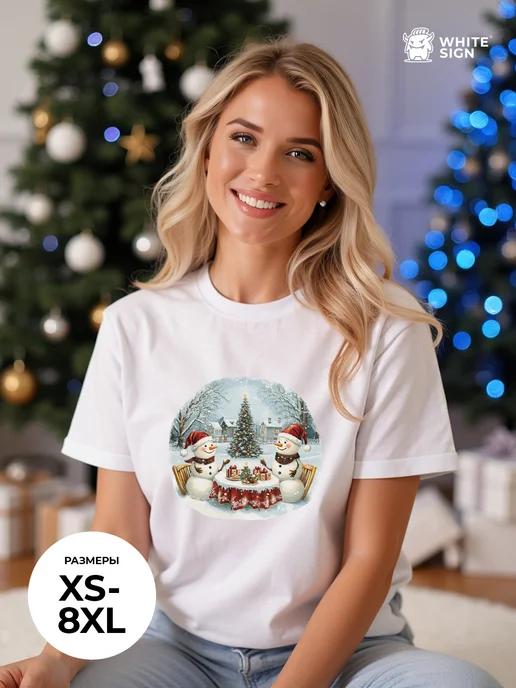 Oversized cotton T-shirt:  Snowmen at the Holiday Table M