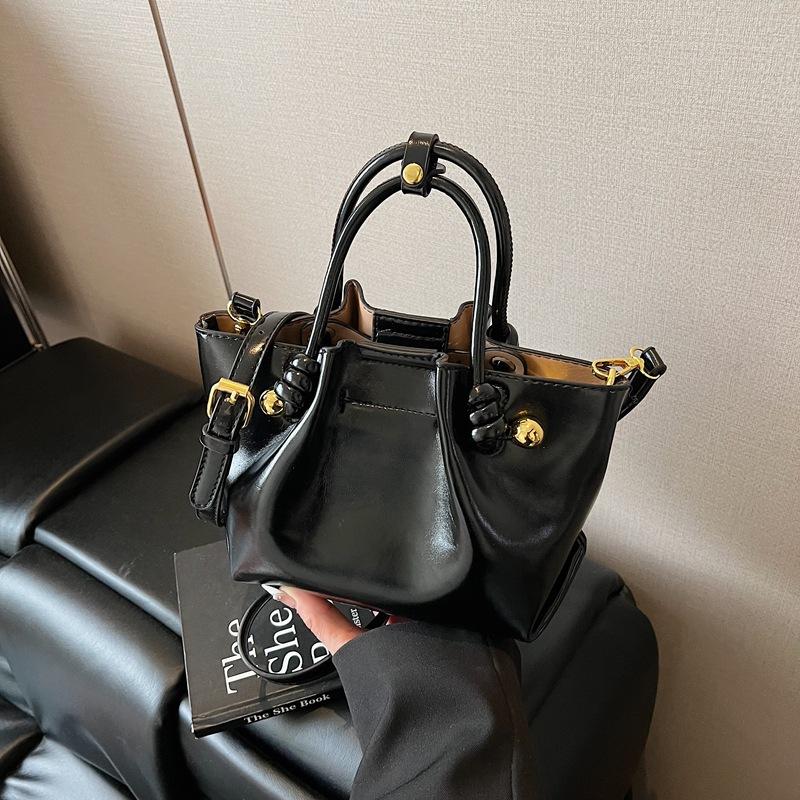 Summer New Fashion Light Luxury Simple Versatile Bag Lesbian Commuter Handbag Hand Bag Cloud Bag Woman