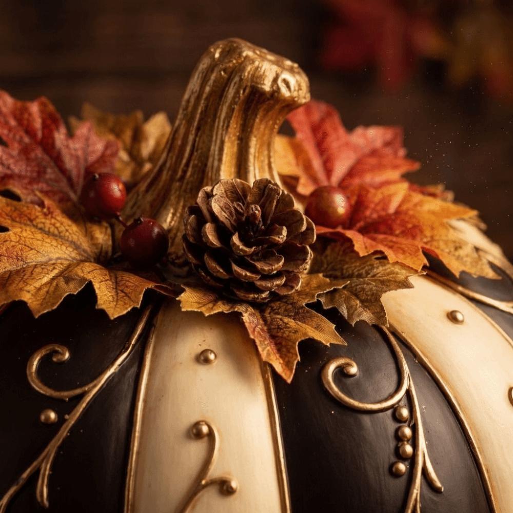 Goldenes Muster Kürbis Dekoration Schwarz Weiß Gestreiftes Design Halloween Ornament Heimdekoration