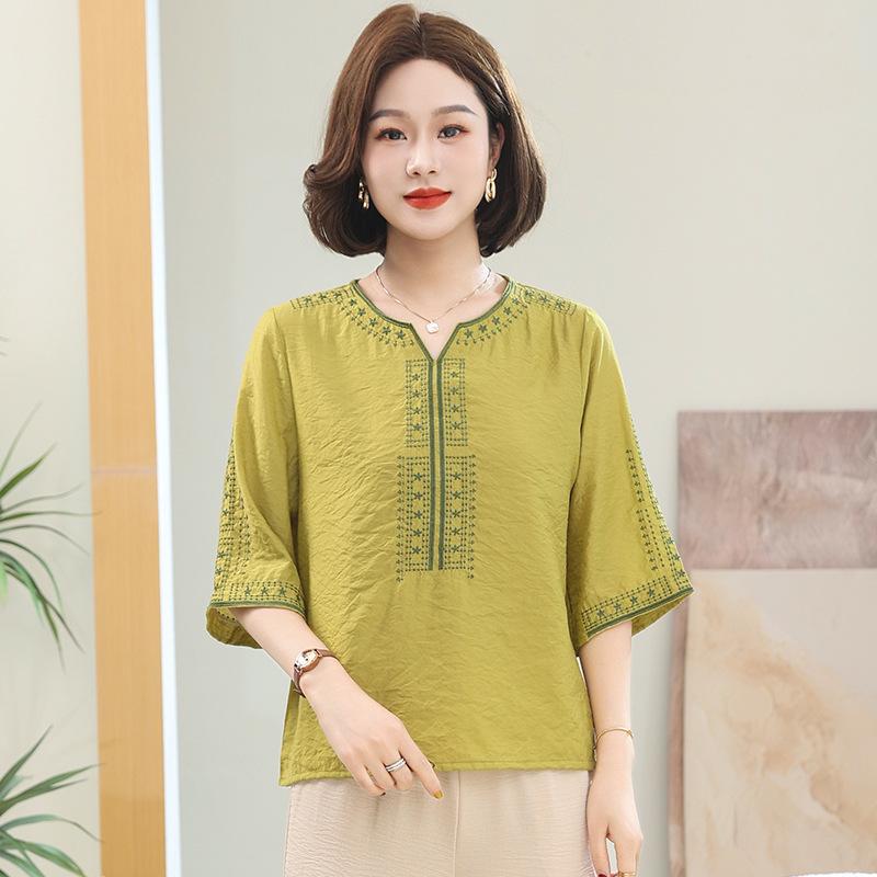 

Mom s Embroidered Summer T-Shirt - Plus Size Short Sleeve Top for Middle-Aged and Older Women 3XL (120-135 lbs)