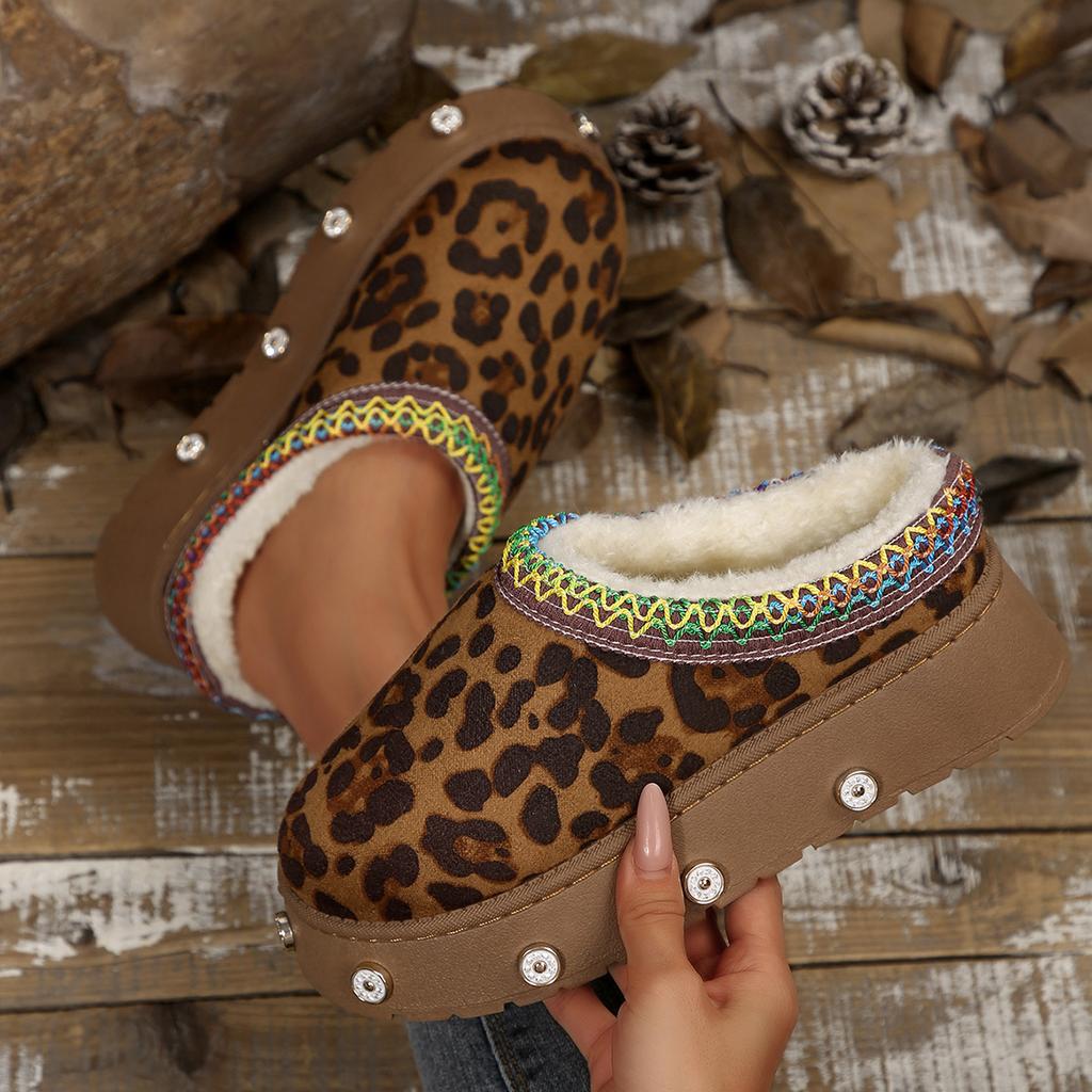 Fashion Leopard Thick Bottom Indoor Slippers For Women 2025 Winter Warm Thick Plush Home Slippers Comfort Platform Metal Rivet Slides