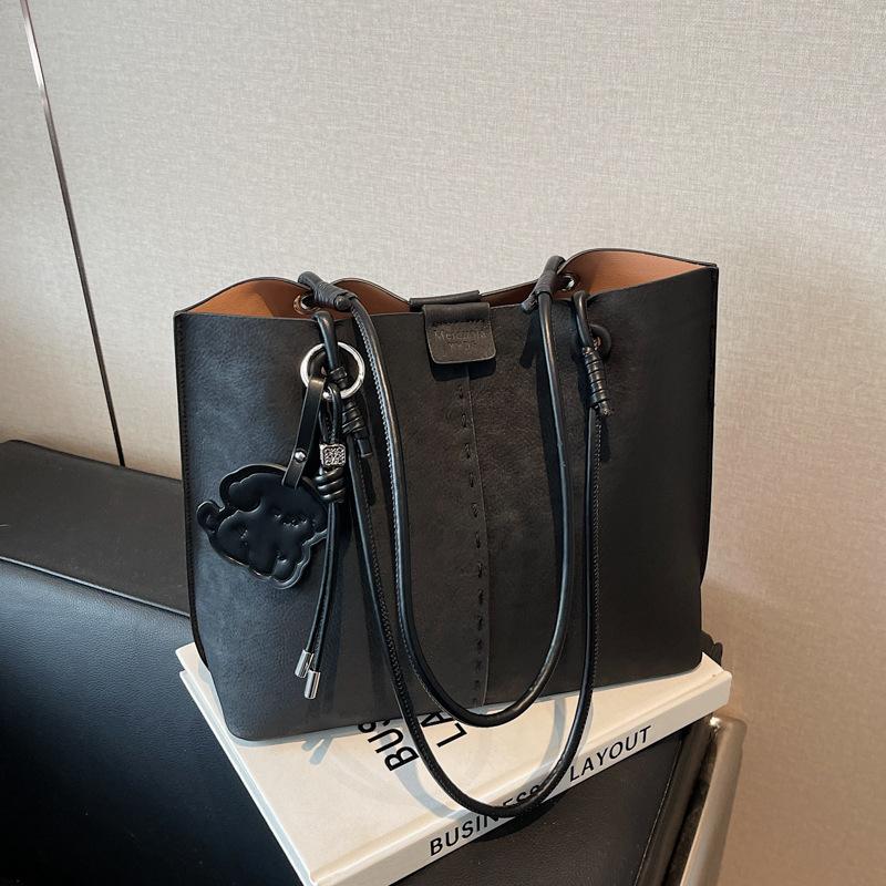 Large capacity tote bag 2025 new fashion single shoulder high sense simple casual underarm women's bag