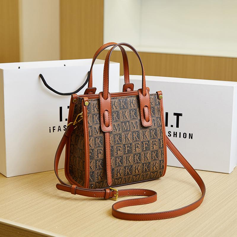 

New women s bag high-end trend printed small square bag fashionable versatile portable shoulder messenger bag bag