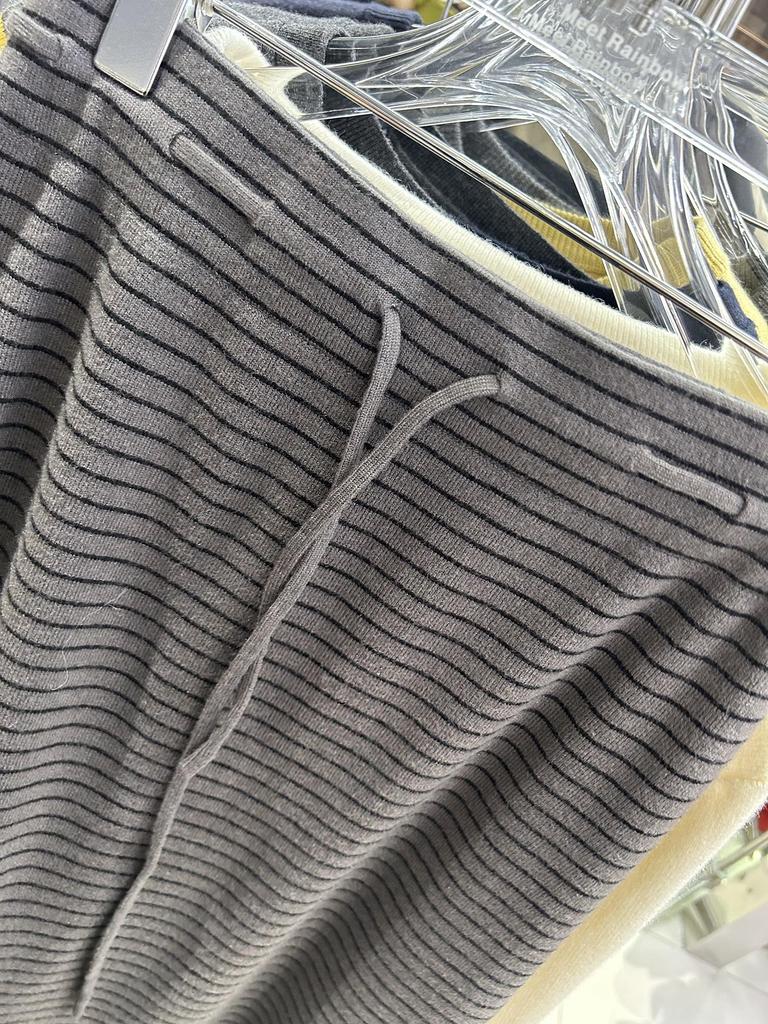 Women's Striped Knit Midi Skirt: High-Waisted, Elastic, Slimming, Back Slit, Perfect for Autumn and Winter.