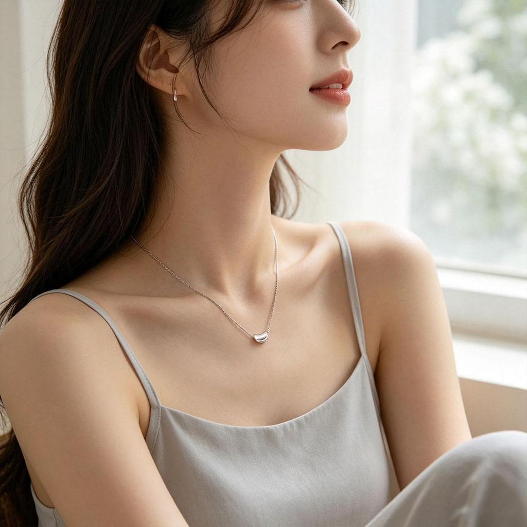 New simple acacia bean pendant necklace for women, trendy internet celebrity niche design cold style short clavicle chain