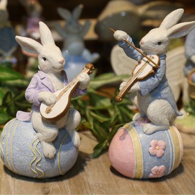 Ostern Harz Pailletten Hase spielt Laute und spielt Geige Ei Ornament
