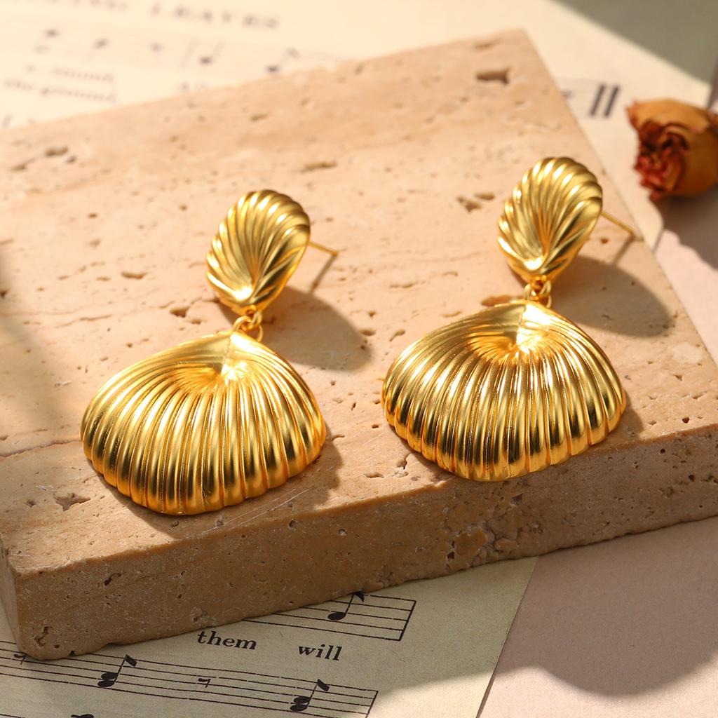 European and American retro hot-selling medieval vintage earrings copper gold-plated conch shell shape 925 silver needle earrings