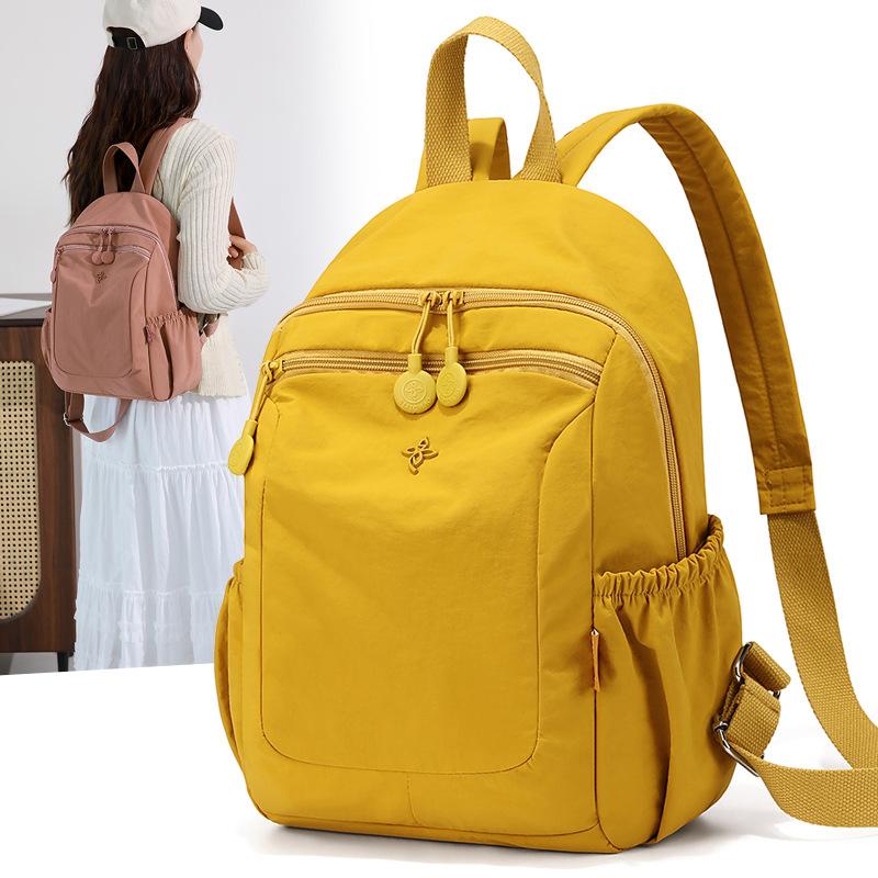 Leichter Nylon-Rucksack mit Reißverschlusstasche vorne Seitentaschen Verstellbare Träger Lässiger Tagesrucksack für Damen für den täglichen Gebrauch und Reisen