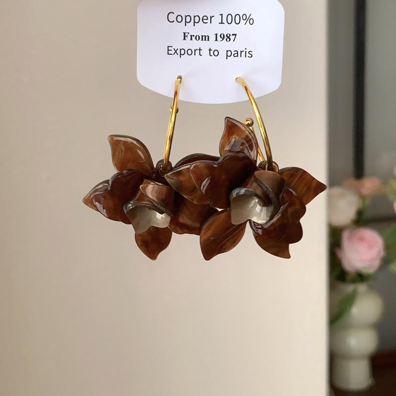 Silver needle resin flower pendant earrings retro niche fashion temperament versatile stud earrings light luxury high-end earrings women