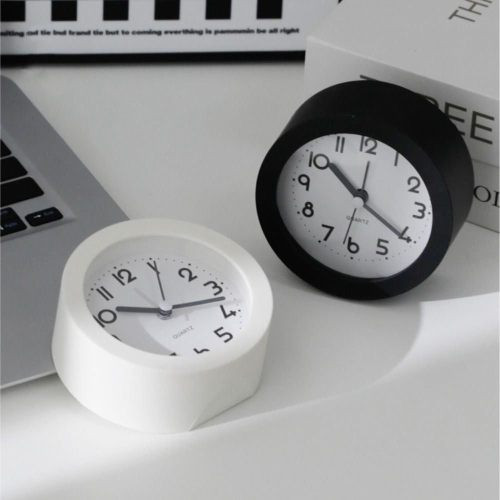Retro Desk Clock Non-Ticking Electronic Clock Wake-up Artifact Silent Alarm Clock  Bedside Use