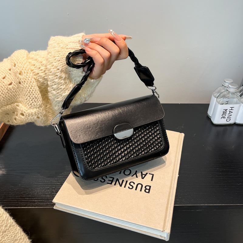 Fashion texture small square bag women's autumn new simple solid color commuter shoulder messenger bag