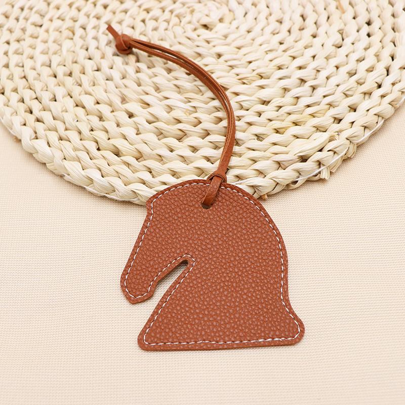 

Модный кожаный милый креативный персонализированный брелок в виде головы лошади для дам, рюкзака, подвески, сумки, аксессуары коричневый