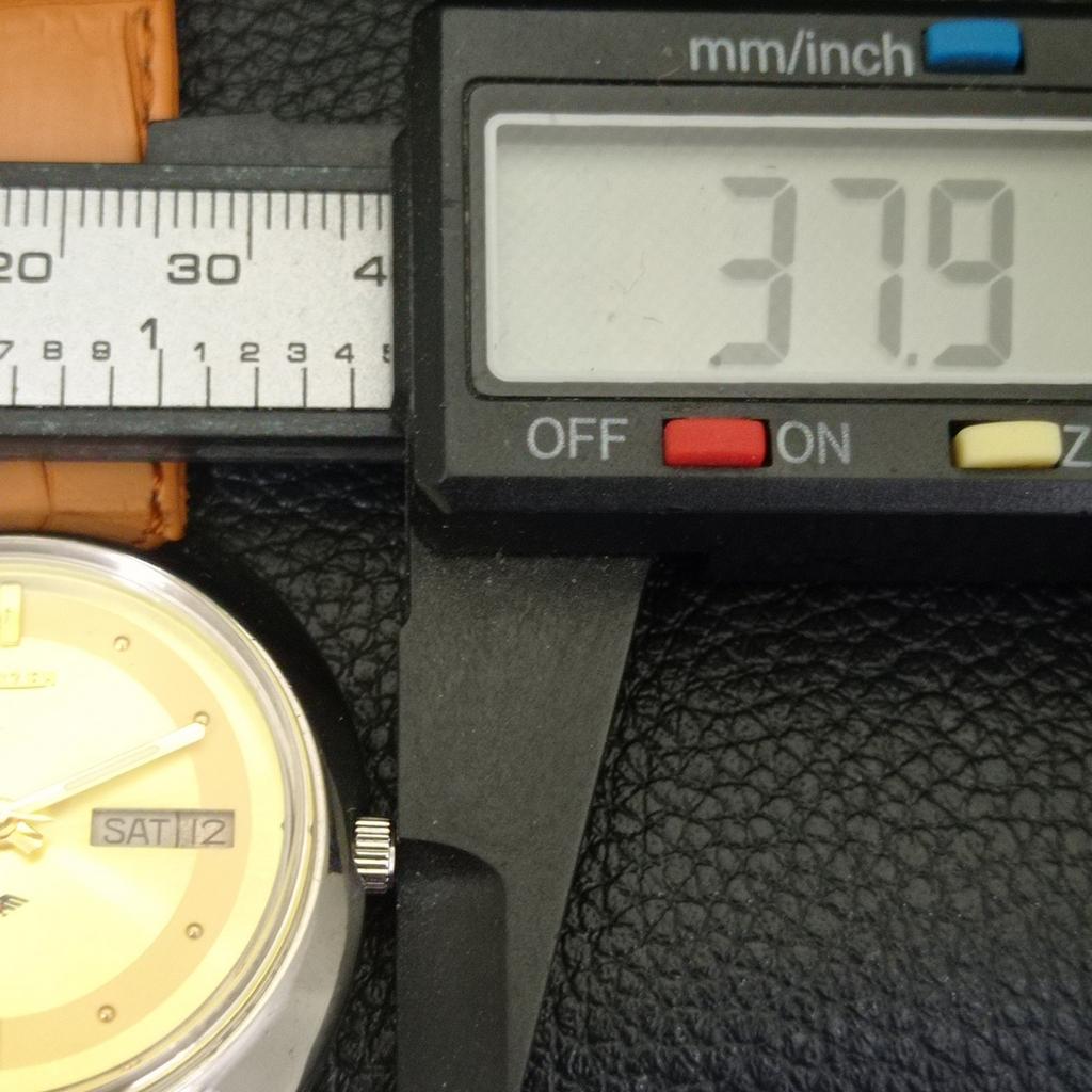 AUTOMATIC VINTAGE CITIZEN 8200 JAPAN MENS GOLDEN COLOR DIAL WATCH a702742-1 R210-a702742