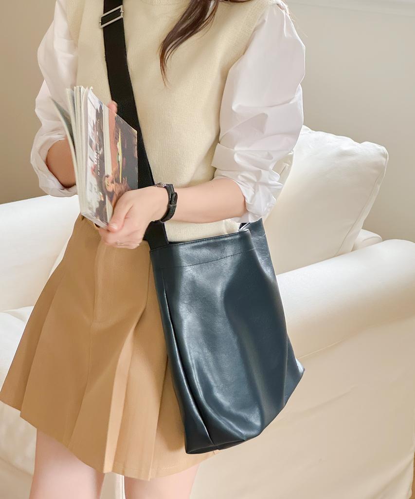 Azero Day Hobo Bag (Navy)