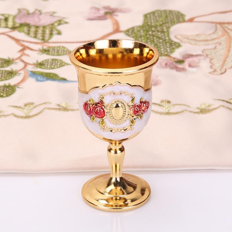 European Mini Wine Glass, Carved Spirit Vodka Cup, Alloy Portable Spirits Goblet, Tabletop Living Room Decoration, 30ml,1pcs