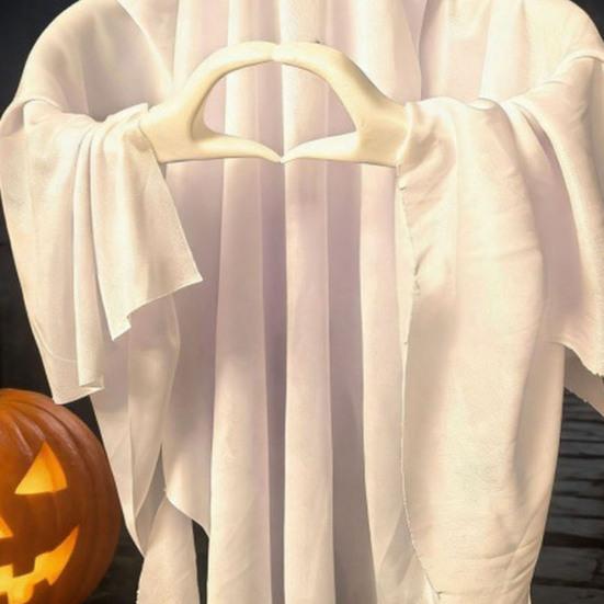 Halloween Ghost Pendant, Heart Hand Gesture Cloaked Ghost Messenger Statue, Luminous Eyes Light Up, Halloween Outdoor Lawn Ornament, Haunted House
