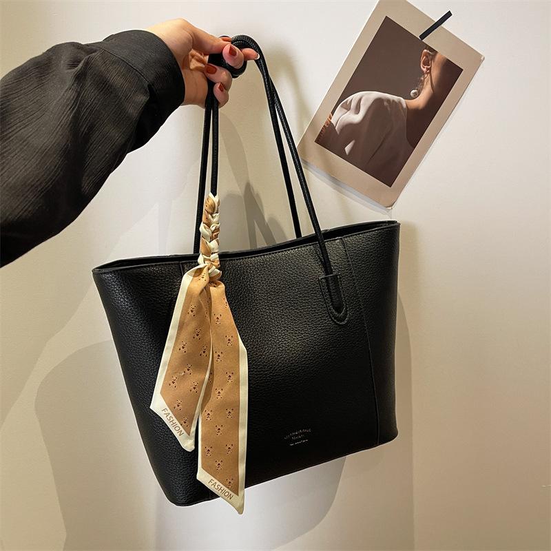 Large Capacity Women's Bag 2026 New Fashion Texture Single Shoulder Solid Color Women's Bag Simple Tote Bag Commuter Big Bag Free Silk