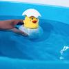 Badepinguine für Kinder können Wasser sprühen, um mit Wasserentenküken und Eierschalen-Baby-Badezimmer-Schwimmsprinklerspielzeug zu spielen