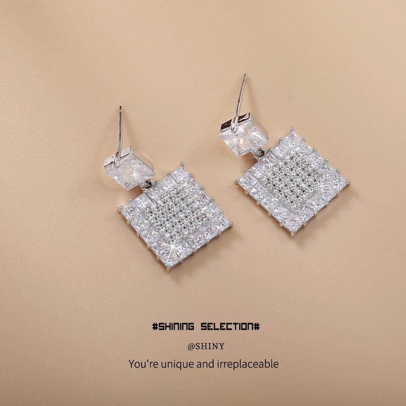 Shining Pearl Copper Square Stud Earrings - Women's Light Luxury High-End Jewelry