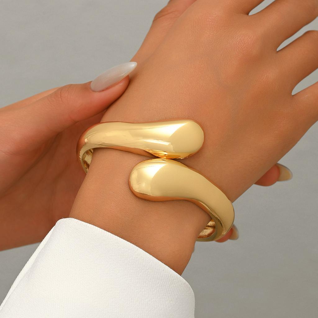 Wind Women's Bracelet Niche Light Luxury Design Geometric 18k Glossy Bracelet Personalized Plain Ring Jewelry Women
