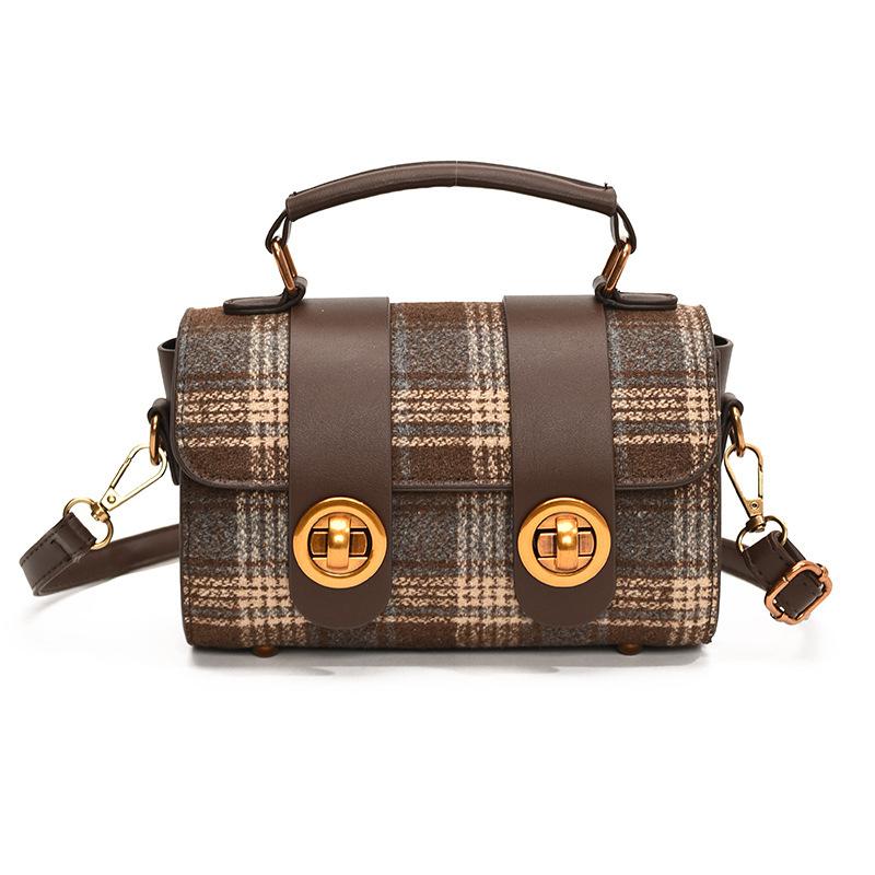 

Нишевая ретро мода плюшевая портативная наплечная сумка-мессенджер 2025 премиальное ощущение пэчворк универсальная сумка