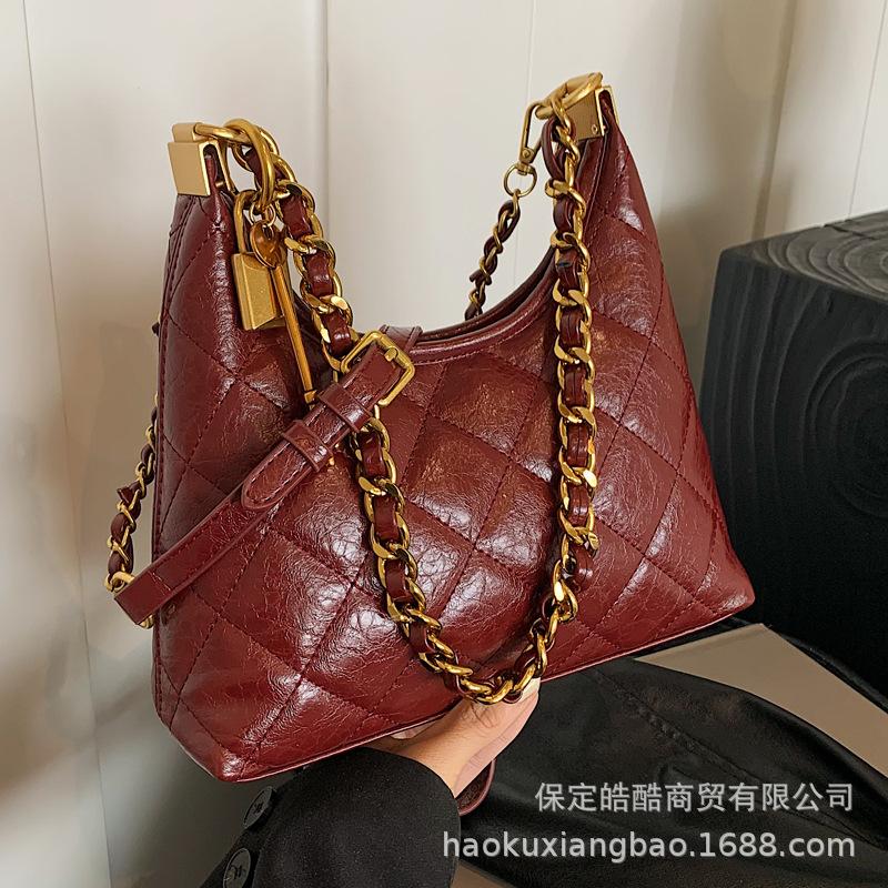 Rhombus Chain Bag, Women's 2025 New Autumn and Winter Fashionable Textured Shoulder Bag, Popular Commuter Messenger Bag This Year