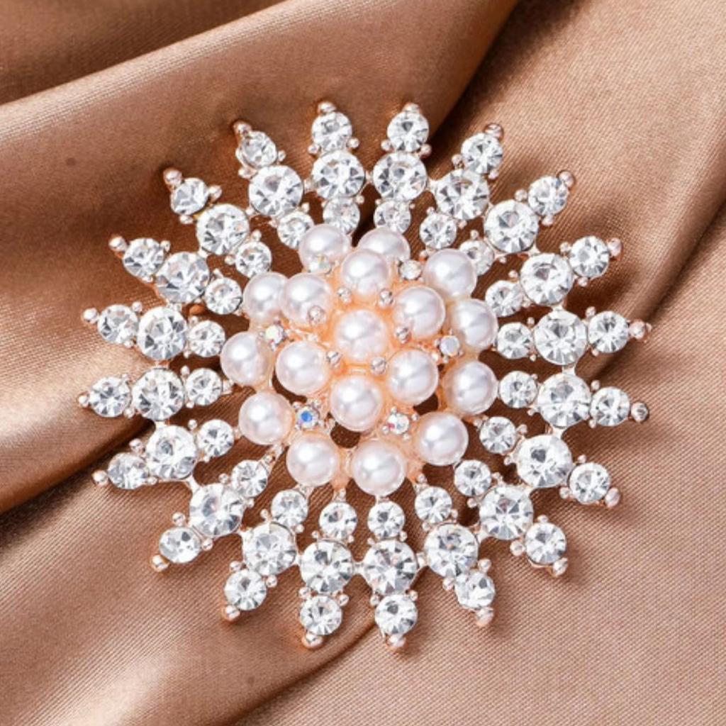 Minimalist Korean version pearl brooch with diamond studded flower chest flower brooch, women's high-end style brooch
